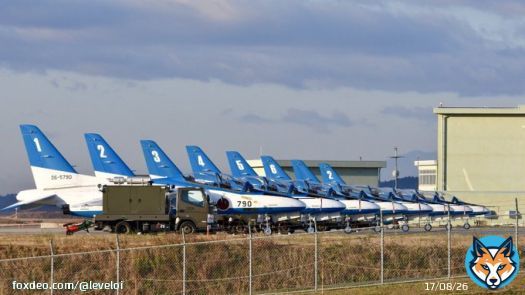 愛知県政150周年記念行事の展示飛行のためブルーインパルスは、 8機並んでいます。晴れ。20221125 #ブルーインパルス #松島基地 #小牧基地 #愛知県政150周年記念行事