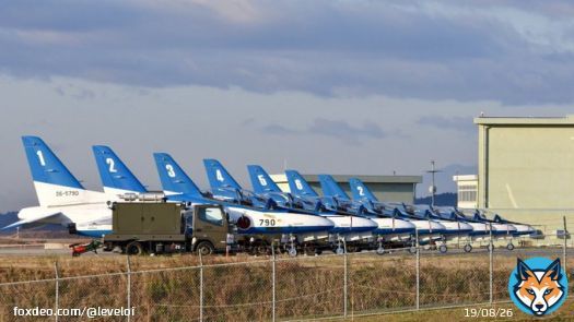 愛知県政150周年記念行事の展示飛行のためブルーインパルスは、 8機並んでいます。晴れ。20221125 #ブルーインパルス #松島基地 #小牧基地 #愛知県政150周年記念行事