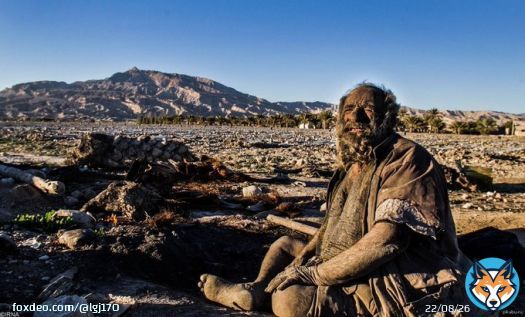 &laquo;Самый грязный человек&raquo; умер в возрасте 94 лет после того как... помылся  Иранец Аму Хаджи, который не мылся 63 года и прославился как &laquo;самый грязный человек в мире&raquo;, подхватил смертельную инфекцию и скончался, после того как жители деревни искупали его