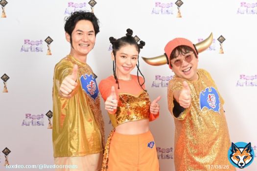 【20年ぶり復活】「ブラックビスケッツ」再結成でハプニング ビビアンがイヤモニをつけ忘れて歌唱したらしく、南々見は苦笑。ビビアンは「もっと上手に歌えるのに!もう1回復活させてください」と懇願し、天山も「復活お願いします!」と訴えた。