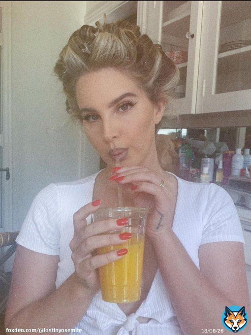 lana del rey during her chemtrails over the country club era