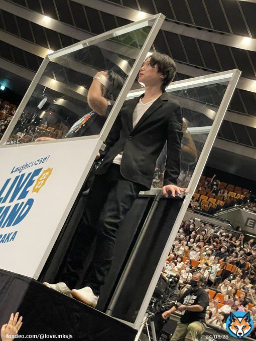 城ホに見に行ったLIVE STAND の写真見返してリリーさんの美しさにビビってる ファンサがアイドルみたいだよ  なんて言えばいいか分かんけどこの2人のバランスめっちゃいい落ち着く   #見取り図  #リリーさん  #盛山さん