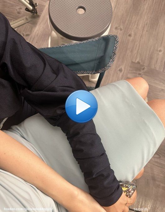 แหมม มีนา ที่ตบตักเมื่อวานคือแกซ้อมไว้ให้น้องมานั่งเหรอออ แอบสงสารเก้าอี้ข้างๆอะ #Showmeloveแค่อยากบอกรัก #showmelovetheseries  #อิงฟ้ามหาชน #อิงล็อต