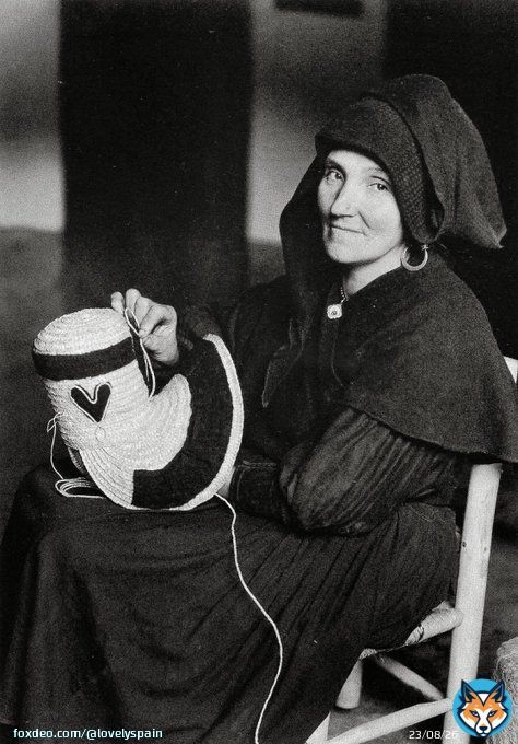 Old photos of Spanish women from Montehermoso, C&aacute;ceres, Extremadura. The one on the left is a craftswoman, probably a widow because of her outfit, making the traditional cap that is the symbol of the village.  The one on the right is a single wearing the traditional cap & dress.