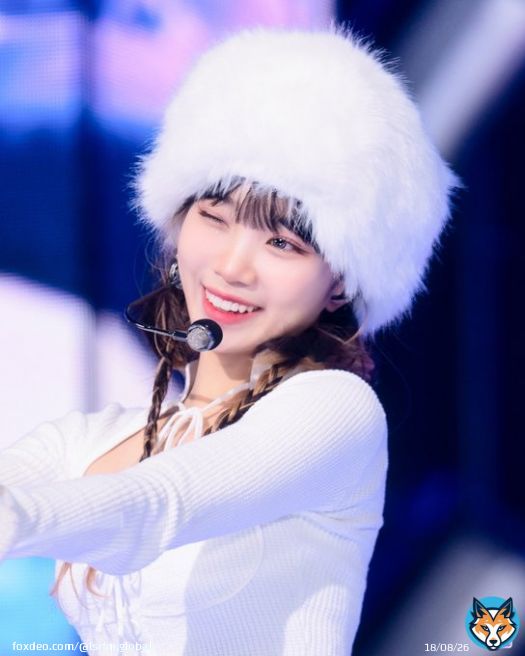 [PHOTO] 230221  SBS Inkigayo Monthly Hard Drive - #KIMCHAEWON  :   (1/4)  #LE_SSERAFIM #르세라핌 #김채원 @le_sserafim @IM_LESSERAFIM