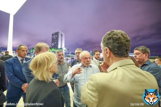 Estive agora &agrave; noite no Pal&aacute;cio do Planalto e no STF. Os golpistas que promoveram a destrui&ccedil;&atilde;o do patrim&ocirc;nio p&uacute;blico em Bras&iacute;lia est&atilde;o sendo identificados e ser&atilde;o punidos. Amanh&atilde; retomamos os trabalhos no Pal&aacute;cio do Planalto. Democracia sempre. Boa noite.  : @ricardostuckert