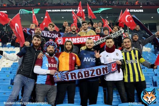 Trabzonspor invited everyone to buy tickets to their Europa Conference League fight against Basel this evening, as all ticket revenue will go to earthquake victims. Result? Fans of all clubs showed up and showed that some things are bigger than football and rivalry