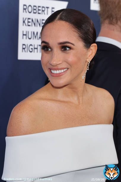 'women don't need to find a voice, they have a voice, they need to feel empowered to use it and people need to be encouraged to listen'  - meghan markle  happy #WomensHistoryMonth