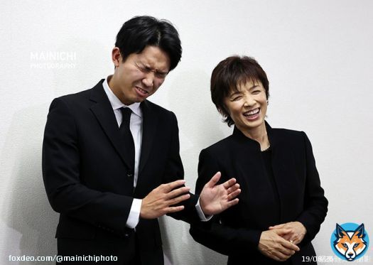 敗血症のため亡くなった俳優・ #渡辺徹 さんの妻でタレントの #榊原郁恵 さんが記者会見を開きました。長男で俳優の #渡辺裕太 さんも同席。榊原さんは「感謝しかない。これから泣き笑いで、思い出すと思う」と語りました。 写真特集&rarr;