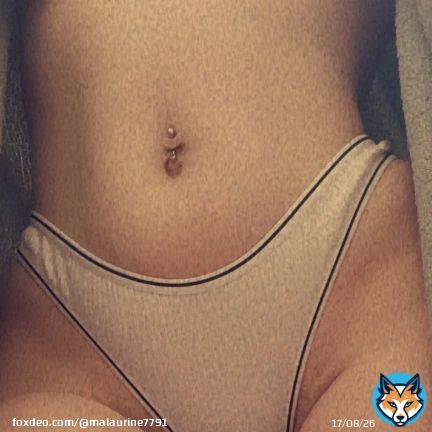 Lolotte   #francaise #frenchmodel #models #lolotte #mapetiteculotte #culottes #enpeignoir #photographie #photo #photography #piercing #nombril #nombrilpiercing #