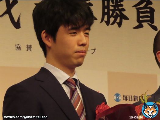 椿山荘前夜祭のお写真 マスクOFFの聡太先生 1枚目な感じが何気に好きだなー   #名人戦  #ホテル椿山荘東京  #藤井聡太