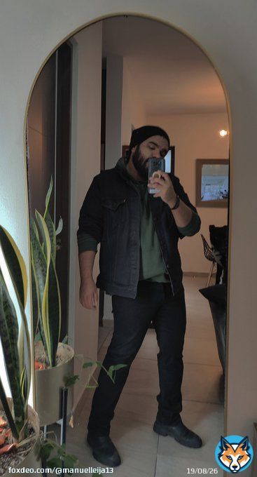 . . . . . . . . . #mensstreetstyle #getreadywithme #beard #xl #grwm  #dicembre #winter #outfitpost #outfitoftheday #blackandwhite #bodypositive #chubbyShow more