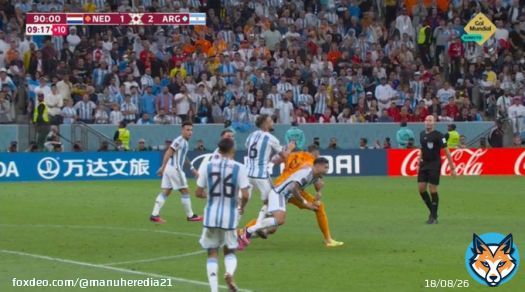 No hay gol sin la estrategia, tampoco sin la falta.  Este empuj&oacute;n de Pezzella en el &uacute;ltimo instante, sin mirar, con el delantero de espaldas y sin apenas opciones para jugar el bal&oacute;n es criminal  Cuando el coraz&oacute;n puede a la cabeza suceden estas cosas.