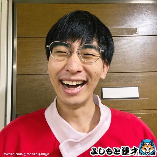 おはようございます 本日は #M1グランプリ 2022ファイナリストの #カベポスター 永見さんの笑顔からスタート！ 本日寄席公演、翔GPにも出演します  皆様良き週末をお過ごしください  #朝ツイート