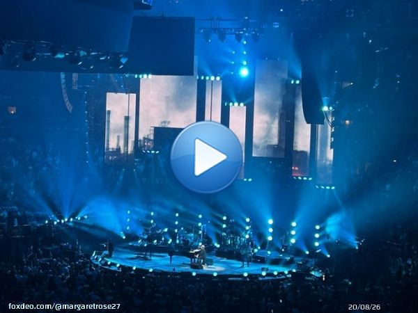 Finally back to the hotel and made myself a cuppa. @billyjoel was amazing. He must have 20 fingers the way he plays the piano. I got asked if my shirt that I got in Glasgow in 1994 was genuine! That was the first time I saw him! The video is the crowd screaming for an encore