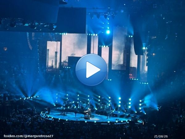 Finally back to the hotel and made myself a cuppa. @billyjoel was amazing. He must have 20 fingers the way he plays the piano. I got asked if my shirt that I got in Glasgow in 1994 was genuine! That was the first time I saw him! The video is the crowd screaming for an encore