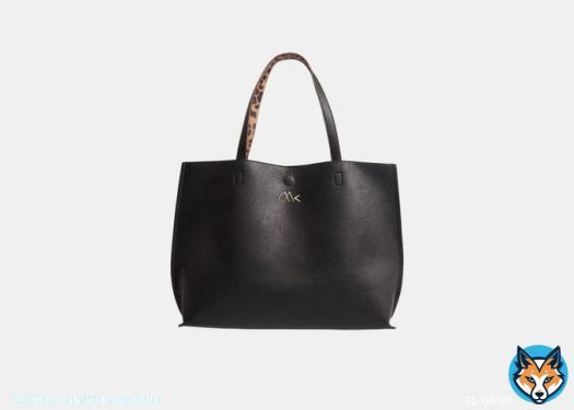 Sac &agrave; bandouli&egrave;re Prix: 199dhs  #handbags #kawtarbamo #douniabatma #saadlamjarred #fashion #bags #handbag #bag #accessories #onlineshopping #slingbag #shopping #clutch #shoes #handbagsforsale #totebag #purses #fashionista #clutches #handbaglover #backpack #bhfyp