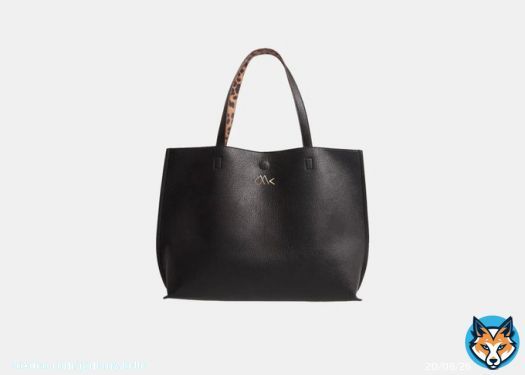 Sac &agrave; bandouli&egrave;re Prix: 199dhs  #handbags #kawtarbamo #douniabatma #saadlamjarred #fashion #bags #handbag #bag #accessories #onlineshopping #slingbag #shopping #clutch #shoes #handbagsforsale #totebag #purses #fashionista #clutches #handbaglover #backpack #bhfyp