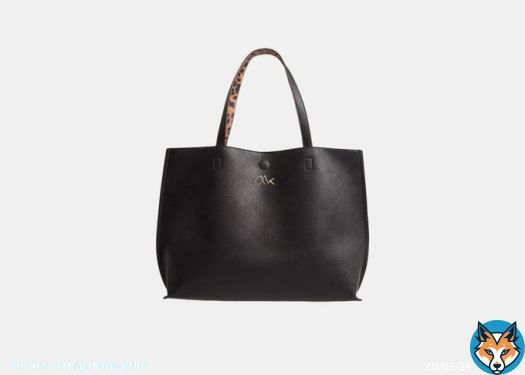 Sac à bandoulière Prix: 199dhs  #handbags #kawtarbamo #douniabatma #saadlamjarred #fashion #bags #handbag #bag #accessories #onlineshopping #slingbag #shopping #clutch #shoes #handbagsforsale #totebag #purses #fashionista #clutches #handbaglover #backpack #bhfyp