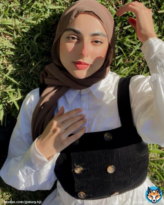 سلام معكم الطالبة المجتهدة لي تصورات فالجردة دالجامعة \ud83e\udd13♥️-الصورة الاخيرة من الكواليس \ud83d\ude02.....#photoshoot#hijabstyle#hijaber#hijabinspiration#hijabs#black#turkey#hijaboutfit#hijaboutfit#hijabfashion#hijabers#hijablook #ok #lookoftheday #lookbook #worldwidehijab#turkey#morocco#tanger#algeria#tunisie#egypt#usa#beyrouth#kuwait#casablanca#love#black#yellow#hijabgirls#fy#fyp#red#picsart