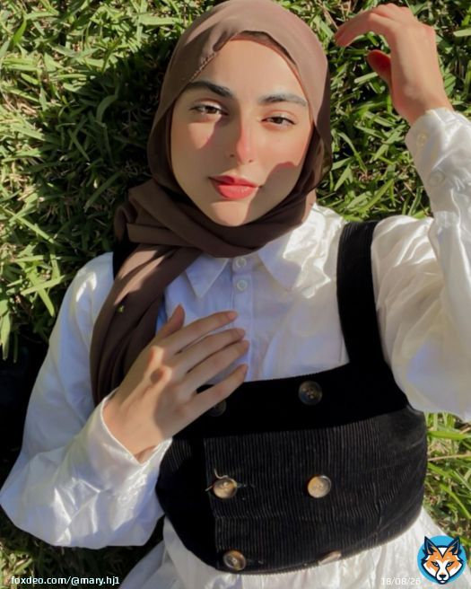 سلام معكم الطالبة المجتهدة لي تصورات فالجردة دالجامعة \ud83e\udd13♥️-الصورة الاخيرة من الكواليس \ud83d\ude02.....#photoshoot#hijabstyle#hijaber#hijabinspiration#hijabs#black#turkey#hijaboutfit#hijaboutfit#hijabfashion#hijabers#hijablook #ok #lookoftheday #lookbook #worldwidehijab#turkey#morocco#tanger#algeria#tunisie#egypt#usa#beyrouth#kuwait#casablanca#love#black#yellow#hijabgirls#fy#fyp#red#picsart