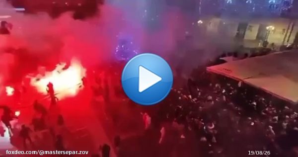После матча Франция &ndash; Марокко на улицах французских городов.  Европа сэр...