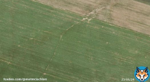 When scanning the Somme on Google Earth you often see vague impressions in the chalky fields of #WWI trenches. But this field near Serre is next level! It's part of the German second line, complete with a small redoubt. Amazing!