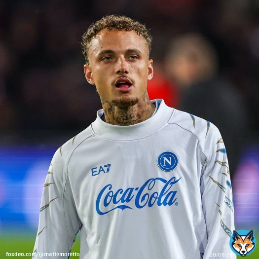 Galatasaray e Napoli sono in contatto costante per Noa Lang per cui si sta discutendo un prestito con diritto di riscatto. La formula dell’operazione è ancora da definire al 100% ma i dialoghi sono positivi.