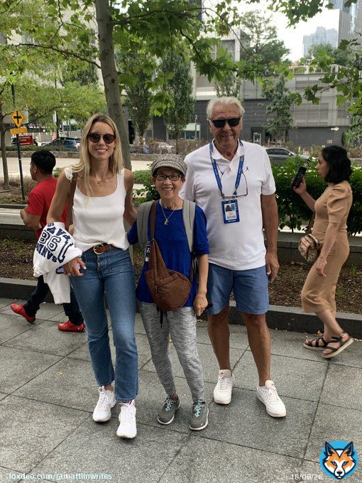 My mom got a photo with @RafaelNadal sister and dad. That is all. #VamosRafa