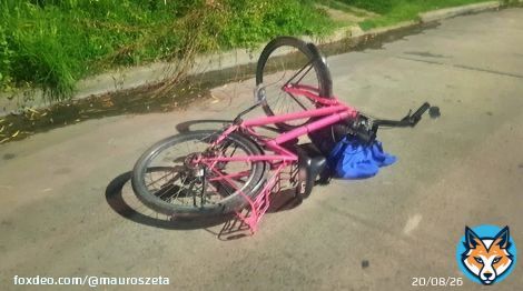 AHORA | TEN&Iacute;A 18 A&Ntilde;OS, LO ATACARON EN PATOTA Y LO MATARON A PU&Ntilde;ALADAS   -La v&iacute;ctima volv&iacute;a en bicicleta a su casa cuando lo emboscaron -Intent&oacute; defenderse pero eran 6 atac&aacute;ndolo -Uno de los agresores est&aacute; internado en el Hospital San Jos&eacute; -Esa era su bicicleta   Campana