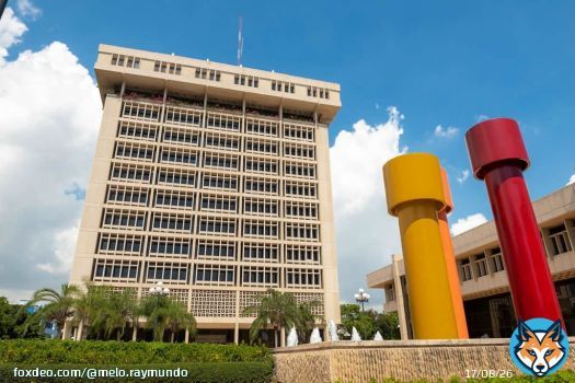 Sistema financiero dominicano 2025: sólido y confiable Activos totales superan RD$4.19 billones (52.6 % del PIB) Cartera de crédito sana, con 72 % en riesgo A y morosidad mínima de 1.9 % Cobertura de préstamos vencidos en 162 % (RD$1.62 por cada RD$11 vencido) Show more