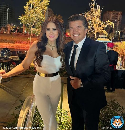 الفنانة #كارول_سماحة تشارك صورة لها برفقة الفنان #وليد_توفيق في القاهرة. #menatv