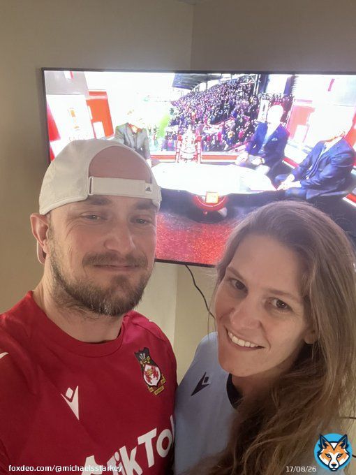COME ON YOU REDS!!! @Wrexham_AFC vs @SheffieldUnited on the television in #Alabama!! MASSIVE match against a side 70 teams up the pyramid!  #UpTheTown #WxmAFC #AskWxm