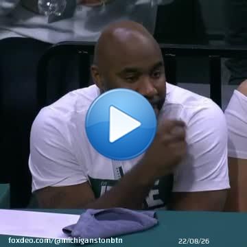 Mateen's enjoying the game.   @Mateen_Cleaves x @MSU_Basketball