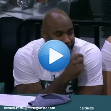 Mateen's enjoying the game.   @Mateen_Cleaves x @MSU_Basketball