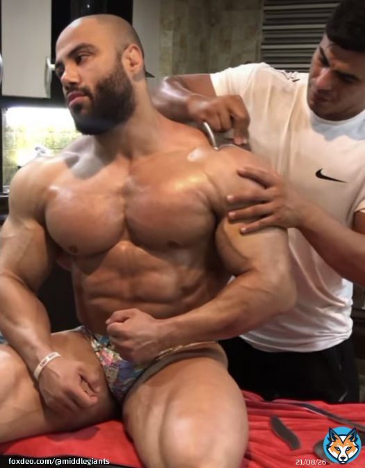 Hot bodybuilder massage after gym. #relaxingmassage #hotmassage #bodybuilder #bodybuildermassage #muscleworship #hothunk #ilovemuscles