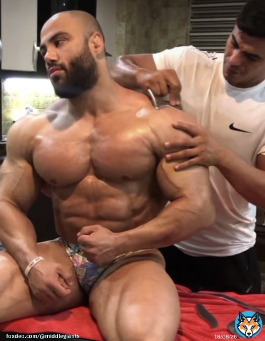 Hot bodybuilder massage after gym. #relaxingmassage #hotmassage #bodybuilder #bodybuildermassage #muscleworship #hothunk #ilovemuscles