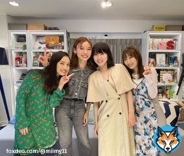 朝日奈央  本日22:00〜「 #THE夜会 」に出演します  高校の同級生4人で出演しました 大好きなみんなにまさかのサプライズで結婚のお祝いをしていだいて... 涙が止まりませんでした。笑 みんなの優しさが詰まった放送になっています。 是非見てください！