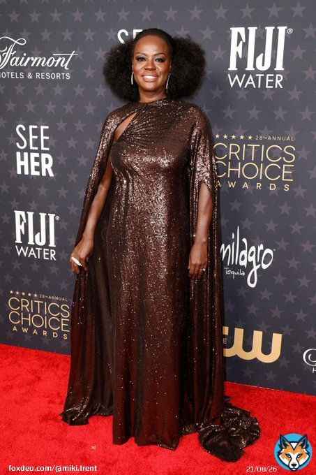 Viola Davis en custom Valentino 2023 Critics Choice Awards