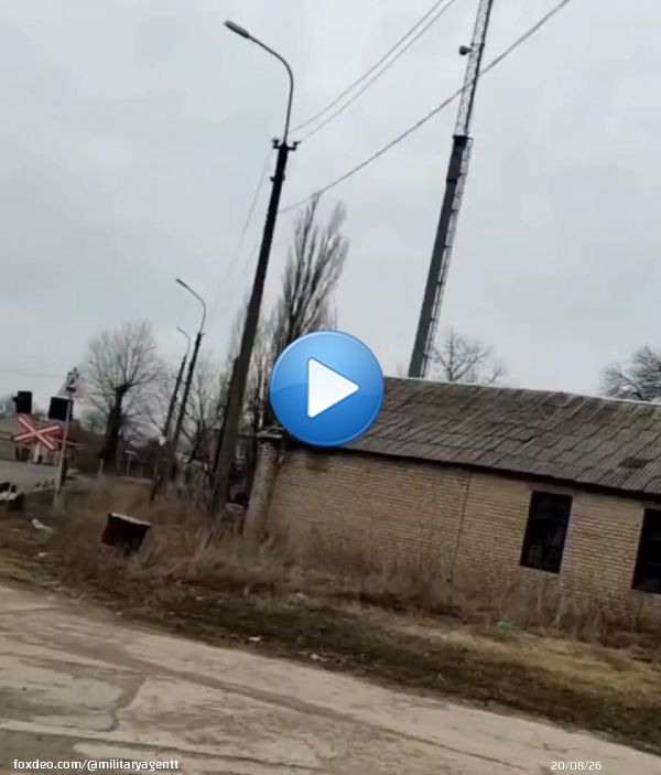 Donetsk region. Flight of two Su-25s at extremely low altitude to support the advance of the ground forces.  @RALee85 @Osinttechnical #Breaking #Ukraine️ #UkraineRussiaWar #Ukrainians #Russian #RussianArmy #RussiaInvadedUkraine #Mariupol #DNR #LNR #ДНР #ЛНР #Су25