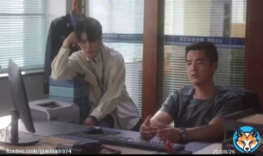 Every scene shen yi gets 1 cm closer to sitting on du chen's lap