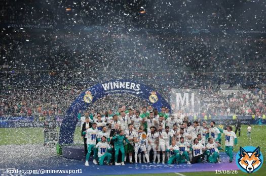 Real Madrid lift the @ChampionsLeague Trophy after a 1-0 win over @LFC in the Stade de France last night (Pics: Pat Scaasi | MI News) #UCLfinal #UCL #LIVRMA #LiverpoolVsRealMadrid #LiverpoolVsRealMadrid