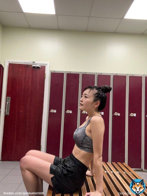 ロンドンで唯一2回行ったサウナ New Docklands Steam Baths ファイトクラブ感漂う激渋サウナで、 屈強なサウナーがわんさかいて、サウナはヒートアップしてアッツアツになり、シングル水風呂で、ヘビーなととのい この藁みたいなやつ使って、バケツに石鹸丸ごと入れて泡立ててバシバシ体洗ってた