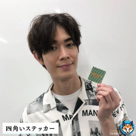 皆んなに支えられ、ついに「ちむどんどん」開店しましたね〜^^  今日の #まるひお 印は「四角いステッカー」  明日のご視聴もよろしくお願い致します。  #宮沢氷魚 #ちむどんどん #和彦