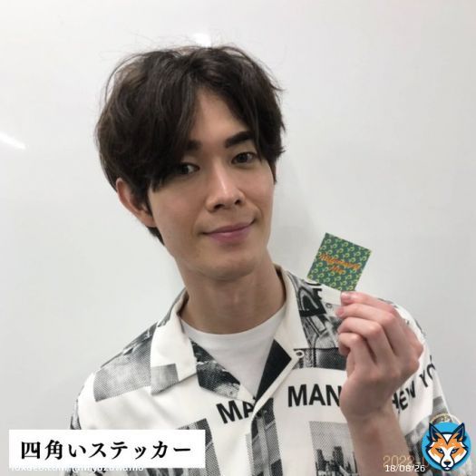 皆んなに支えられ、ついに「ちむどんどん」開店しましたね〜^^  今日の #まるひお 印は「四角いステッカー」  明日のご視聴もよろしくお願い致します。  #宮沢氷魚 #ちむどんどん #和彦