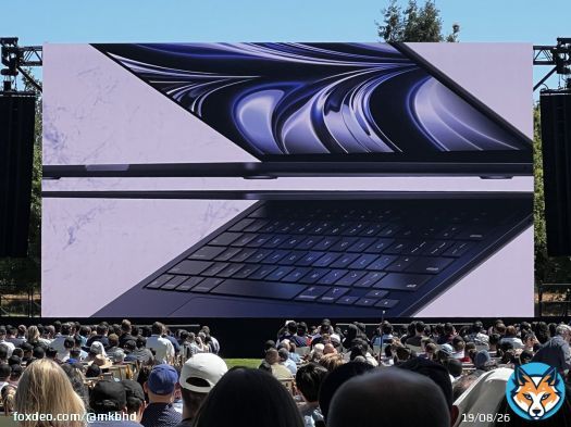 The first M2 Mac will be&hellip; a matte black MacBook Air  \ud83d\ude0e (11.3mm and with MagSafe)