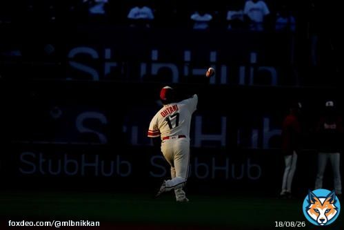 エンゼルス #大谷翔平投手 が５回まで１四球のみでノーヒットノーランを継続中です。ここまで球数はわずか67球。完投すれば規定投球回に到達します。  大谷翔平　５回まで７Ｋノーヒッター　第１打席で適時打　15勝目＆35号出るか／速報中