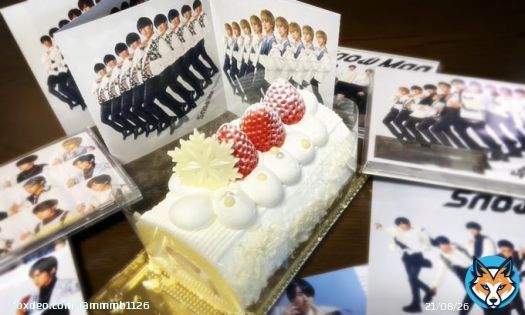 #Grandeur 不二家の雪降る苺のプレミアムロールケーキも買って来た初回盤Bから見てるんだけど、マルチアングル９人分見ただけでお腹いっぱいなのに撮り下ろし特典映像がまだ２時間４分７秒ある&hellip;明日も年休ください(無理だけど)
