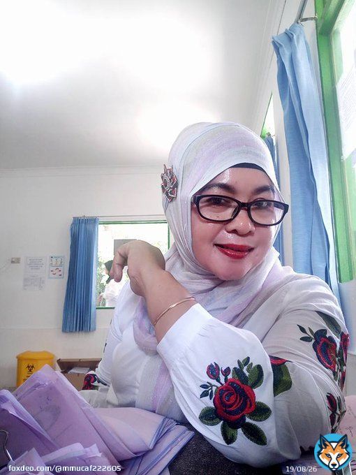 Di balik hijabku aku adalah hyprsex