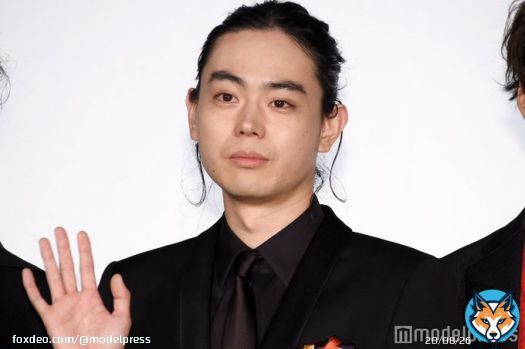 菅田将暉、米津玄師からの&ldquo;ギリギリ&rdquo;の依頼に苦戦  \u25bc詳しくはこちら   @sudaofficial #初耳学